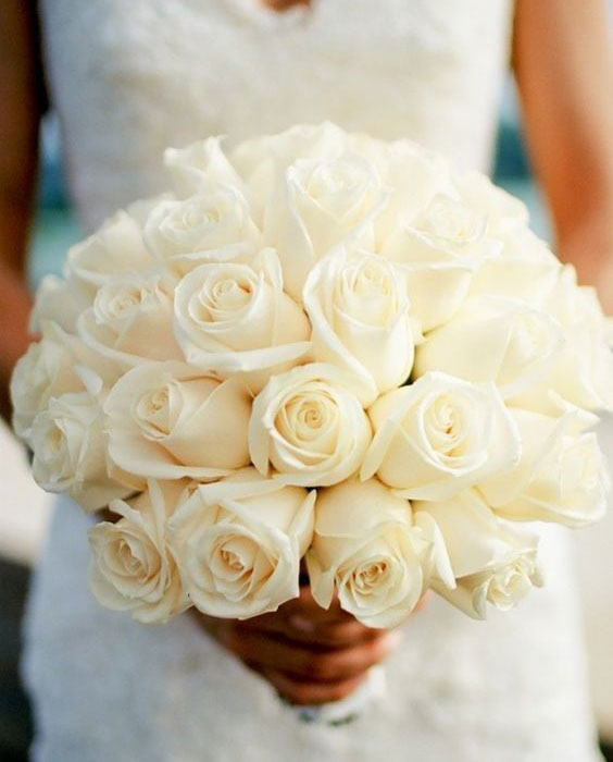 دسته گل عروس با رز سفید غنچه