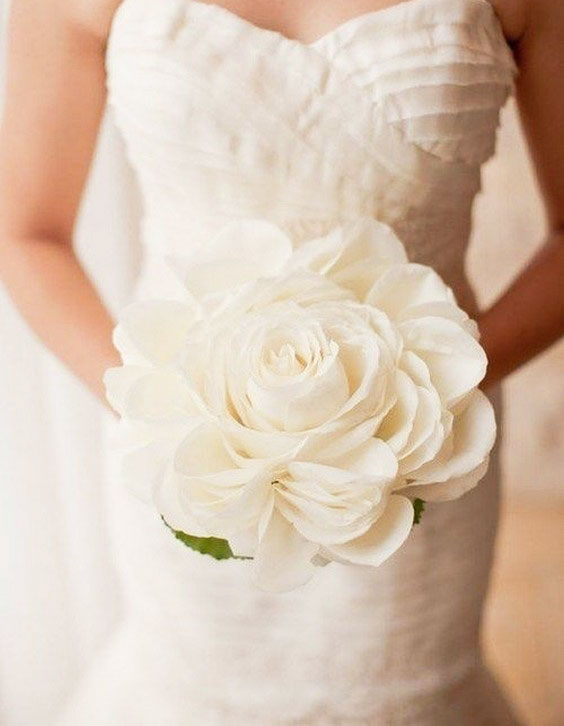 دسته گل عروس با رز سفید