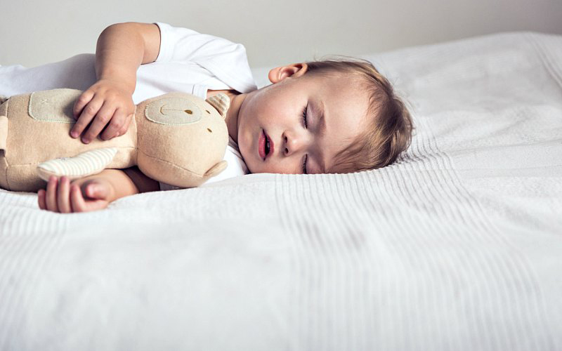 کم خوابی و مشکلات رایج در خواب کودکان
