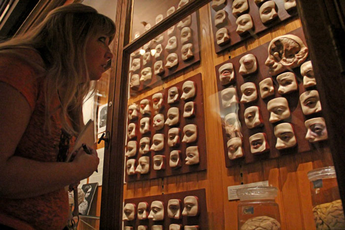 دیوار چشم در موزه ماتر
