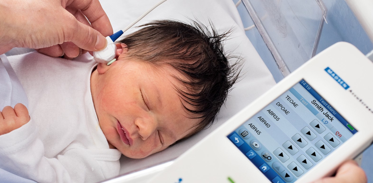 کم شنوایی نوزاد چیست و چگونه درمان می شود؟