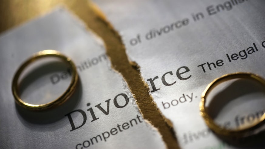 از نظر اسلام حق طلاق با چه کیست؟