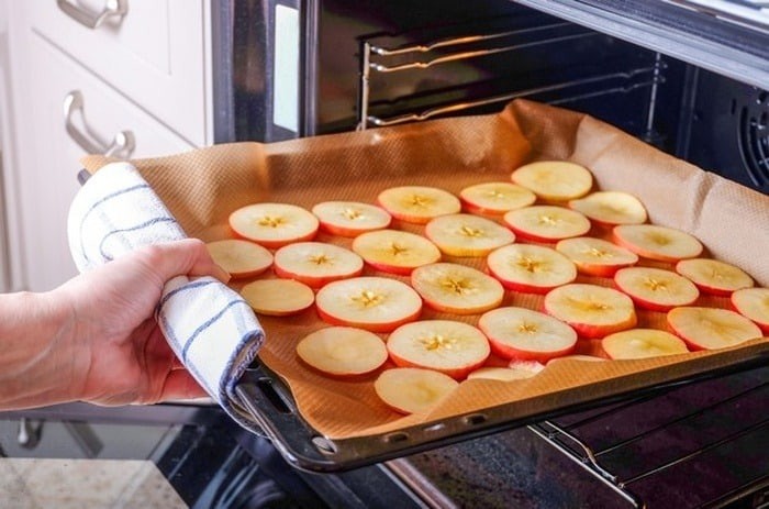۳ روش آسان برای خشک کردن میوه در خانه