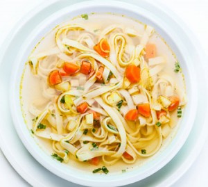 سوپ نودل و سبزیجات را با عطر و طعم جدید تجربه کنید