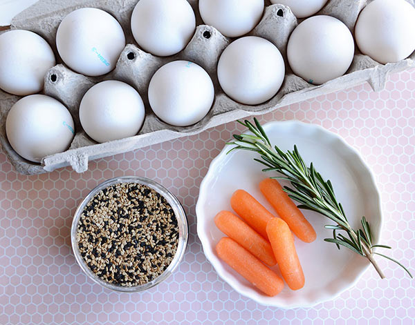 عکس وسایل مورد نیاز برای تزیین تخم مرغ پخته