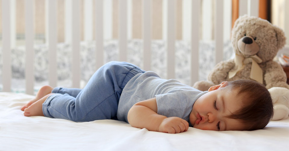 مشکلات کم‌خوابی در کودکان و راهکار مناسب