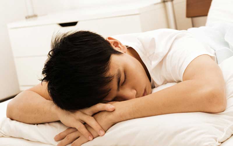 عکس به پشت خوابیدن