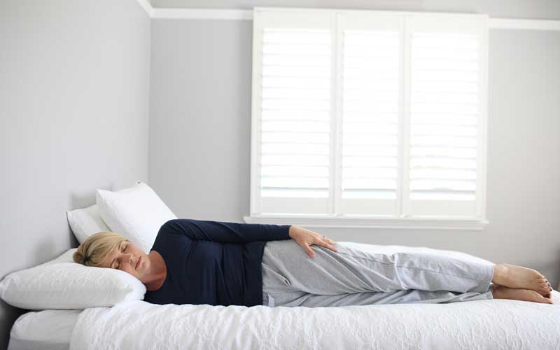 گذاشتن دست زیر سر هنگام خواب