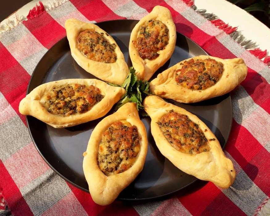 آموزش تصویری پخت فطایر پنیری غذای عربی