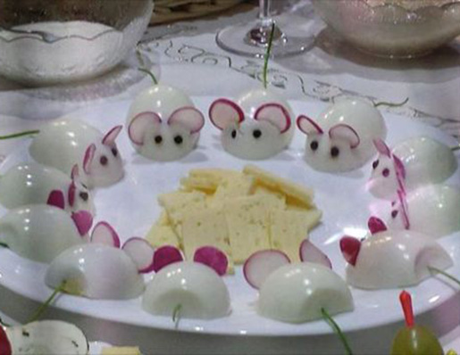عکس تزیین تخم مرغ پخته به شکل موش