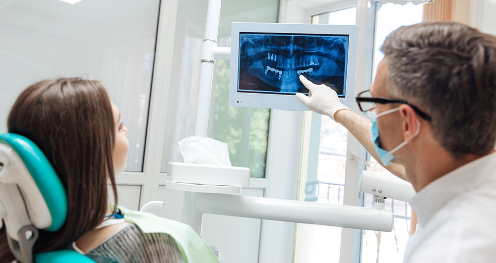 پوسیدگی دندان چیست؟ چگونه آن را درمان کنیم؟