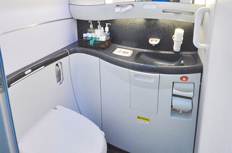 دانستنی ها و حقایق جالب در مورد توالت هواپیما