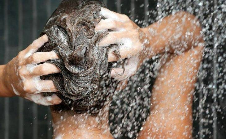 علت زود چرب شدن موها چیست؟