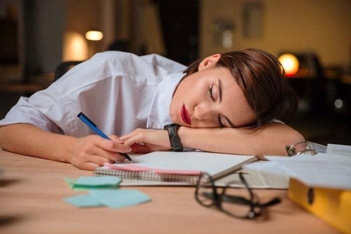 دلیل اصلی خواب آلودگی درس خواندن 