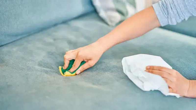 راهنمای تخصصی و کامل پاک کردن چسب قطره‌ای از انواع سطوح